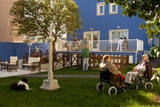 Bellolar Forgar Residencial ancianos en sillas de ruedas