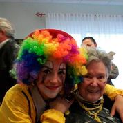 Bellolar Forgar Residencial mujer vestida de payaso